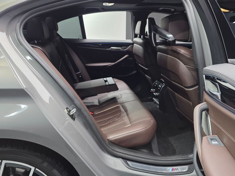 2021 BMW 5 Series 530e M Sport photo 12
