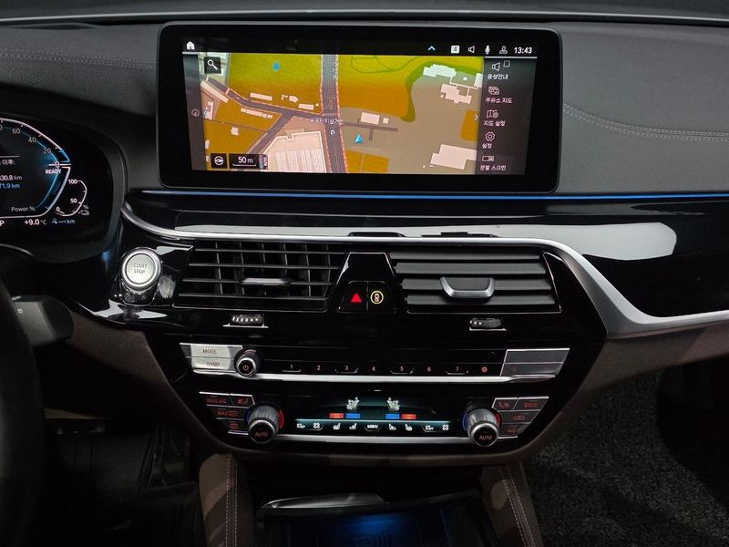 2021 BMW 5 Series 530e M Sport photo 14