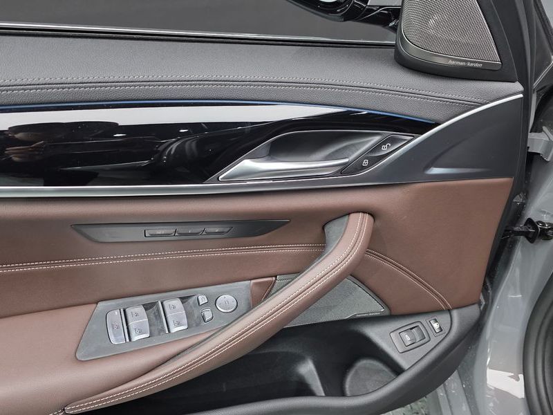2021 BMW 5 Series 530e M Sport photo 27