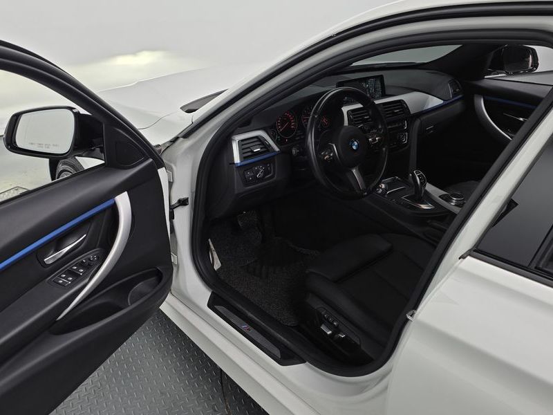 2017 BMW 3 Series 320i M Sport photo 11