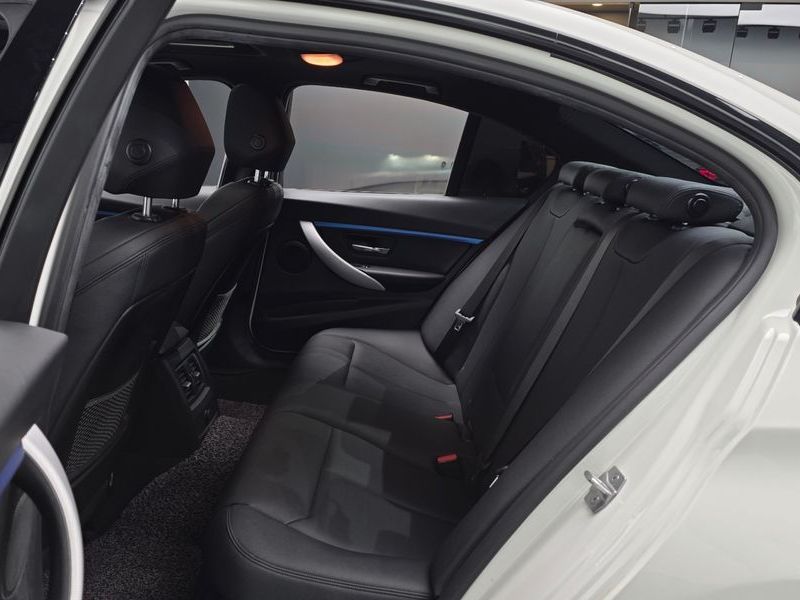 2017 BMW 3 Series 320i M Sport photo 12