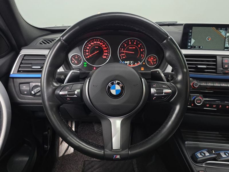 2017 BMW 3 Series 320i M Sport photo 13