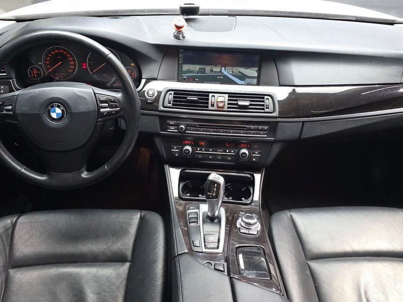 2013 BMW 5 Series 520d photo 7