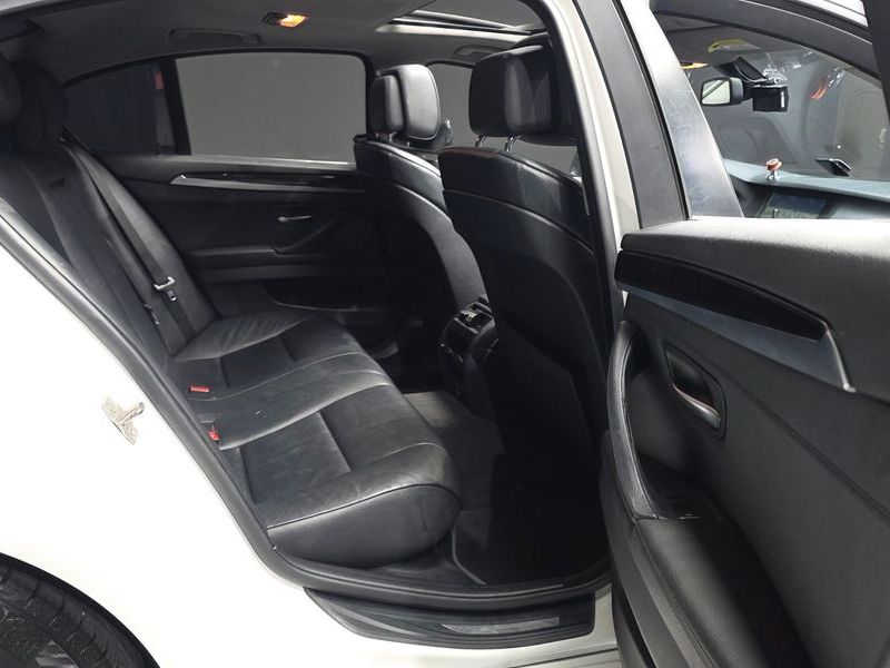 2013 BMW 5 Series 520d photo 12