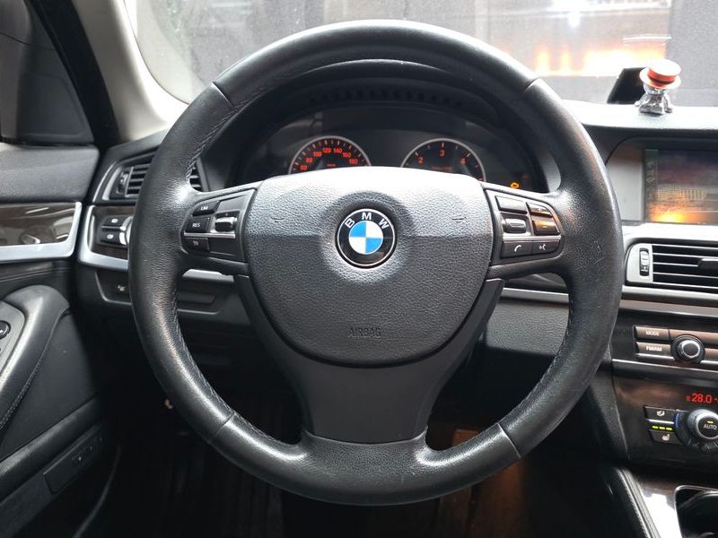 2013 BMW 5 Series 520d photo 13