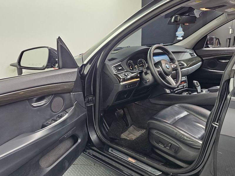 2017 BMW 5 Series GT 30d xDrive photo 10
