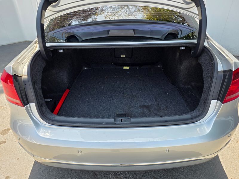 2013 Volkswagen Passat 2.0 TDI B7 photo 16