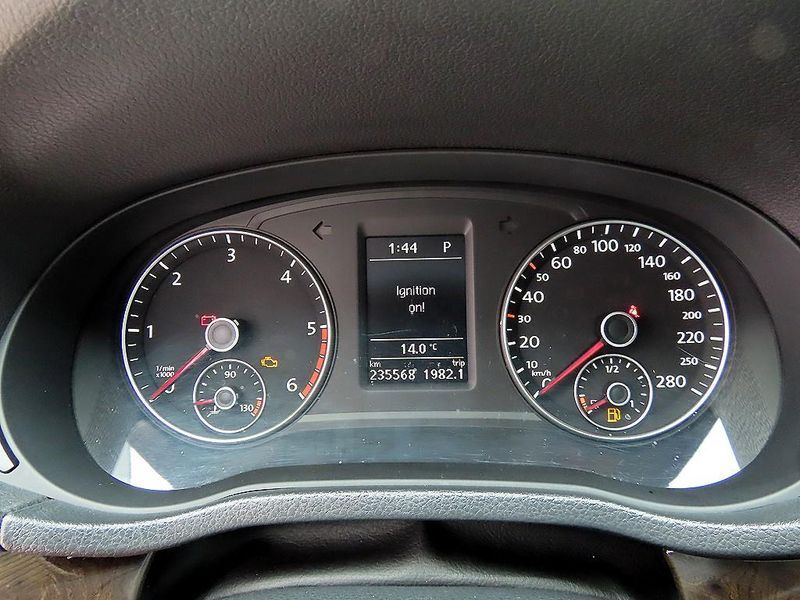 2014 Volkswagen Passat 2.0 TDI B7 photo 9