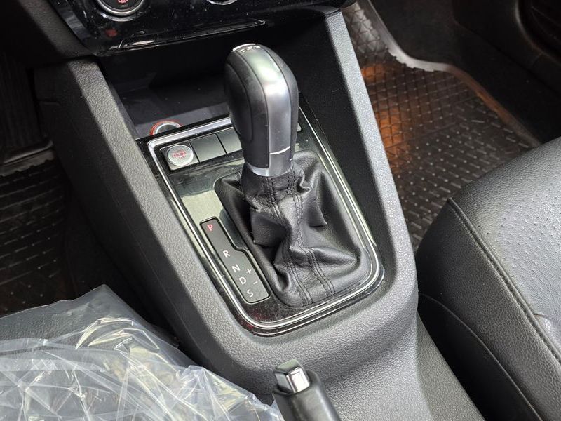 2015 Volkswagen Jetta 2.0 TDI BlueMotion Premium 6th photo 9