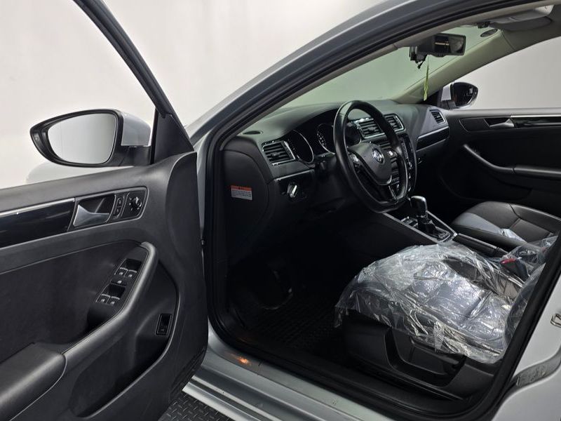 2015 Volkswagen Jetta 2.0 TDI BlueMotion Premium 6th photo 10