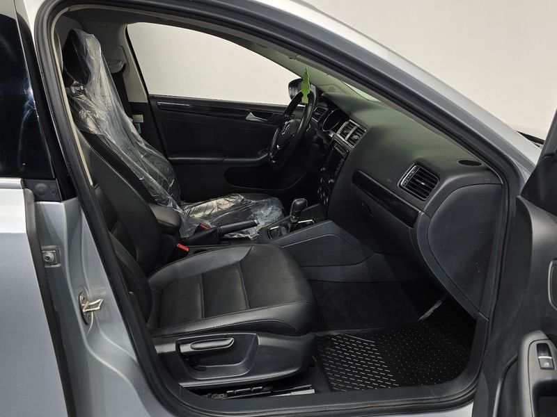 2015 Volkswagen Jetta 2.0 TDI BlueMotion Premium 6th photo 11