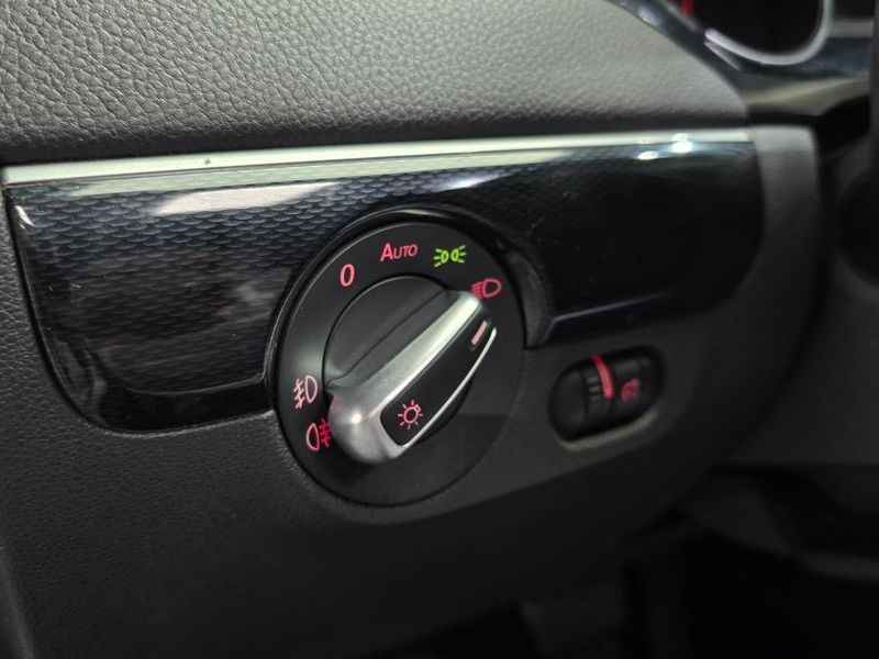 2015 Volkswagen Jetta 2.0 TDI BlueMotion Premium 6th photo 15