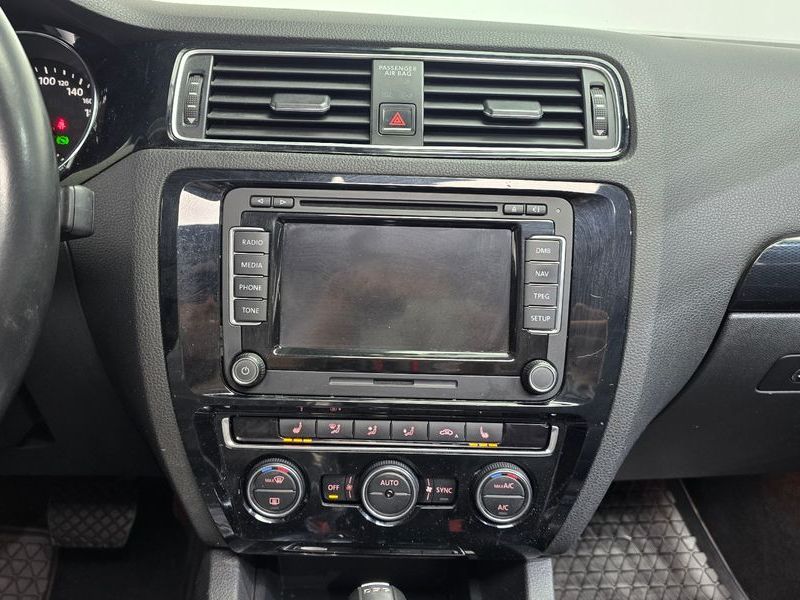 2015 Volkswagen Jetta 2.0 TDI BlueMotion Premium 6th photo 16