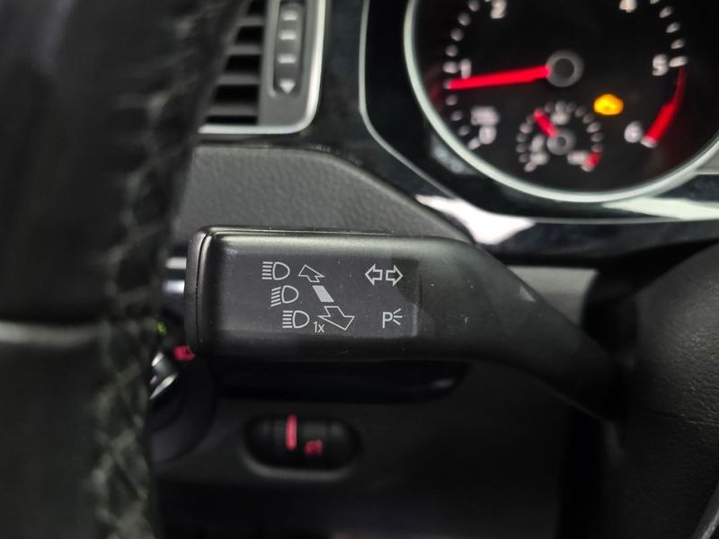 2015 Volkswagen Jetta 2.0 TDI BlueMotion Premium 6th photo 17