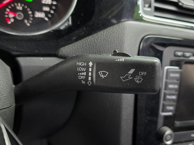 2015 Volkswagen Jetta 2.0 TDI BlueMotion Premium 6th photo 18