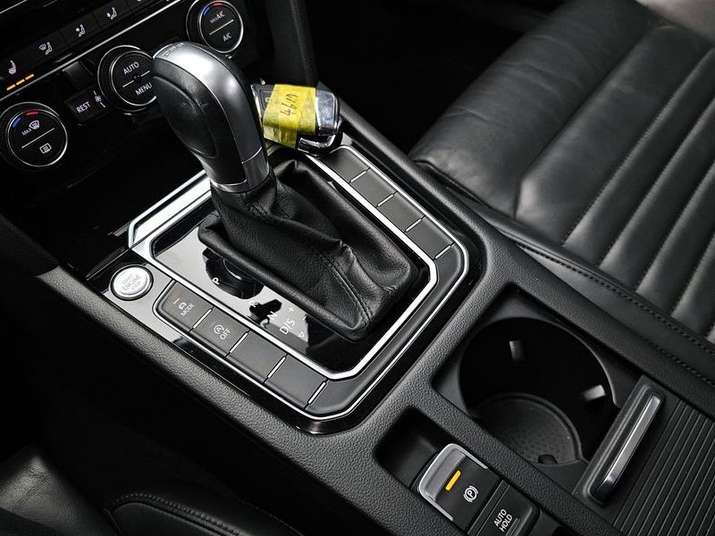 2018 Volkswagen Passat 2.0 TDI Premium photo 9