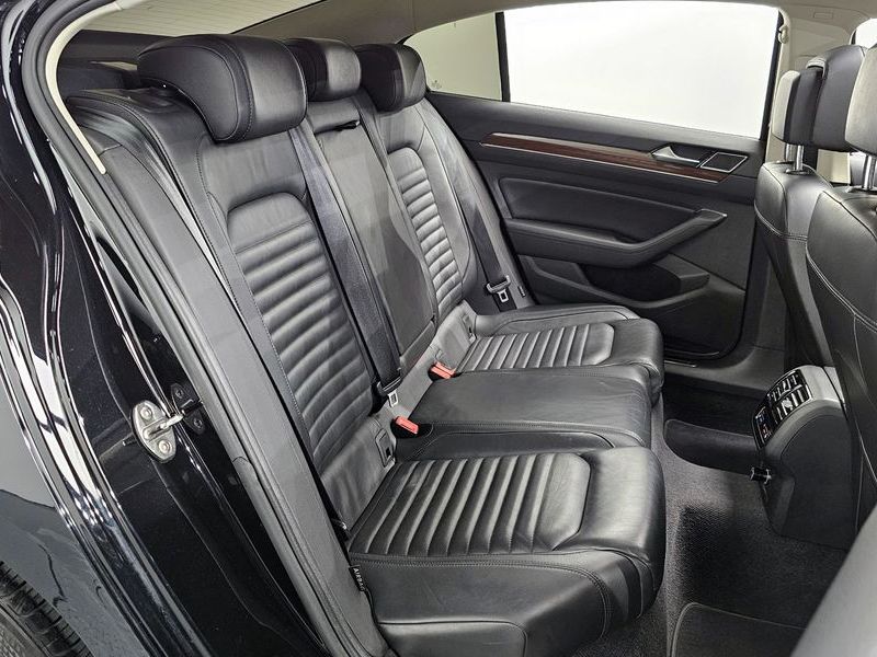 2018 Volkswagen Passat 2.0 TDI Premium photo 12