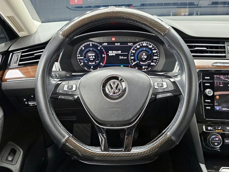 2018 Volkswagen Passat 2.0 TDI Premium photo 13