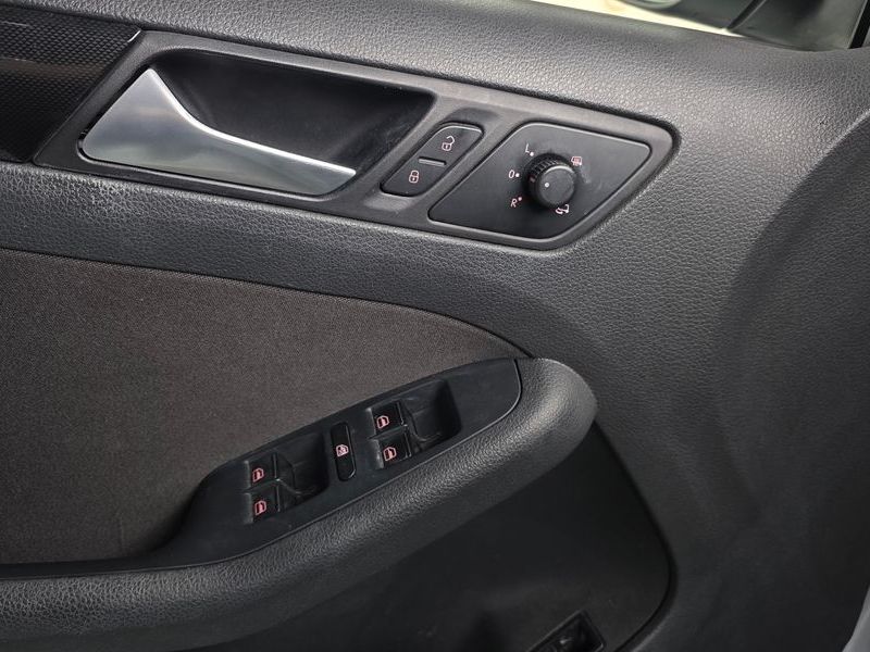 2013 Volkswagen Jetta 1.6 TDI Blue Motion 6th photo 17