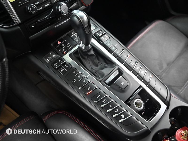 2017 Porsche Macan 3.0 GTS 95B photo 9