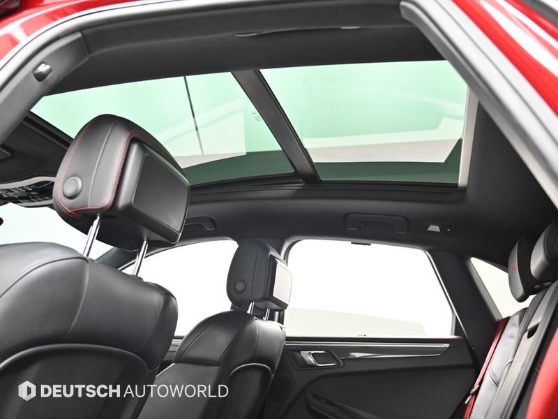 2017 Porsche Macan 3.0 GTS 95B photo 17