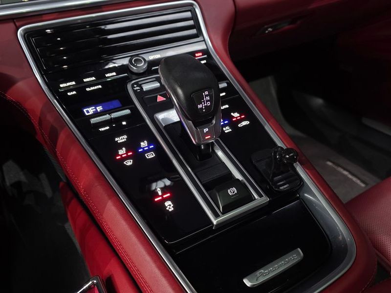 2018 Porsche Panamera 3.0 AWD photo 9