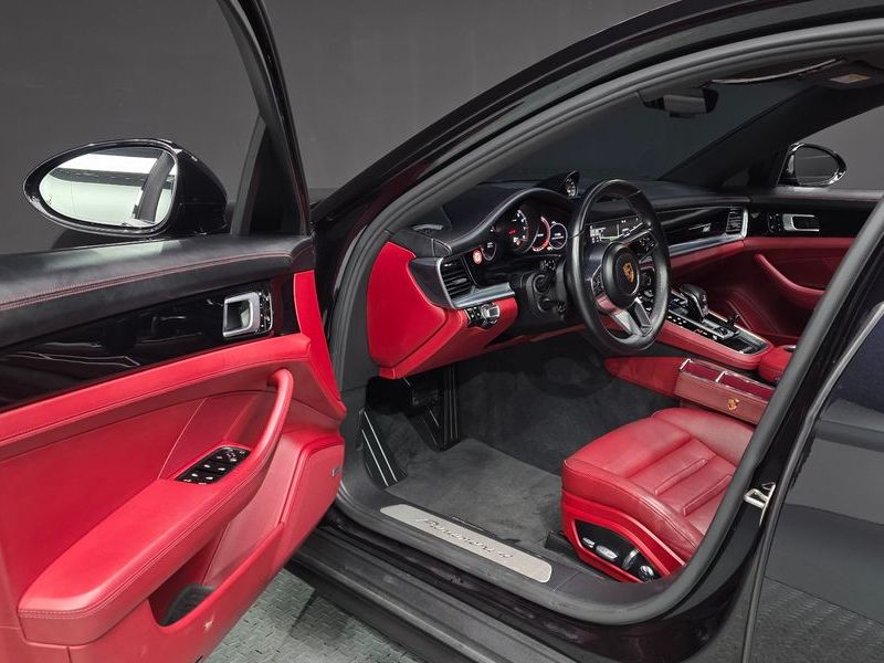 2018 Porsche Panamera 3.0 AWD photo 10
