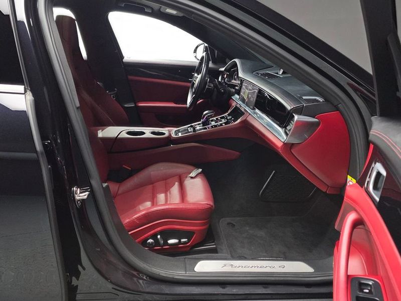 2018 Porsche Panamera 3.0 AWD photo 12