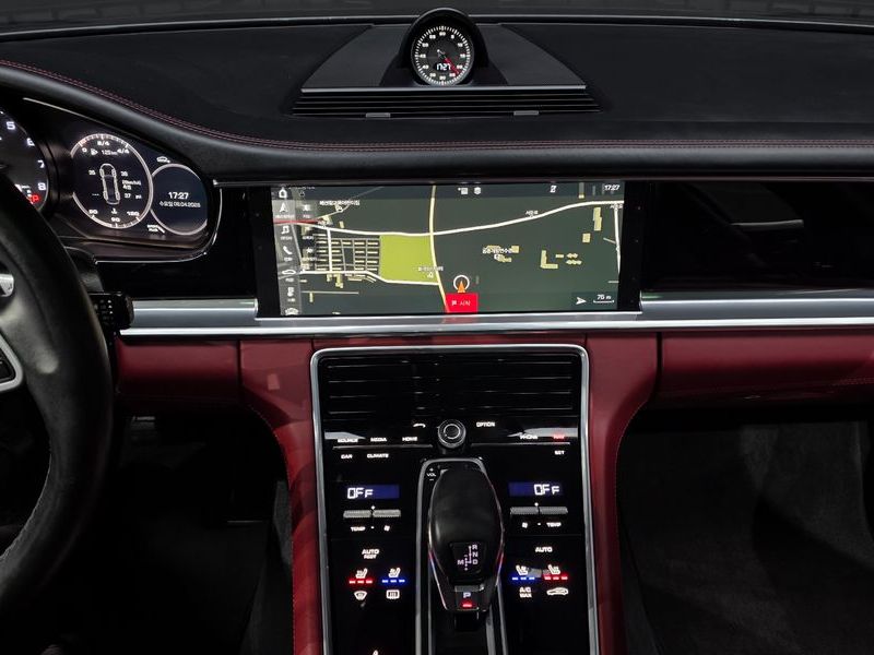 2018 Porsche Panamera 3.0 AWD photo 14