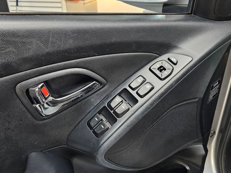 2012 Hyundai Tucson Diesel 4WD LX20 Premier photo 16