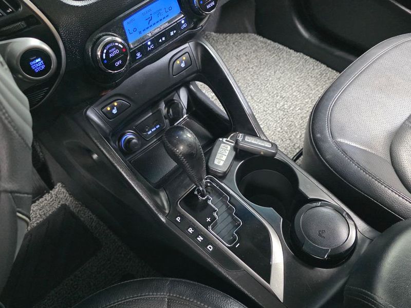 2013 Hyundai Tucson Diesel 2WD LX20 Luxury photo 9