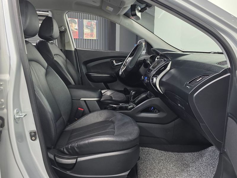 2013 Hyundai Tucson Diesel 2WD LX20 Luxury photo 11