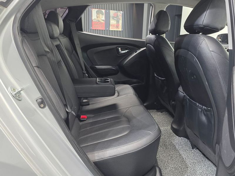 2013 Hyundai Tucson Diesel 2WD LX20 Luxury photo 12