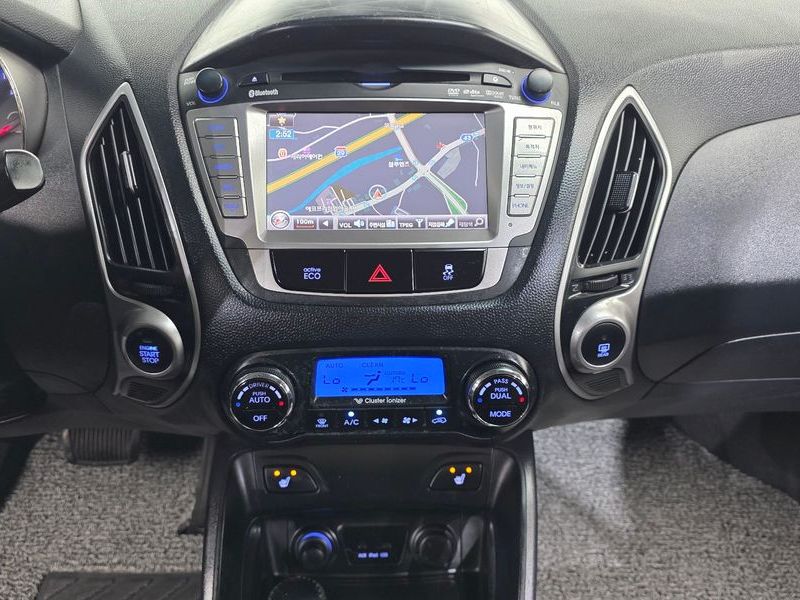 2013 Hyundai Tucson Diesel 2WD LX20 Luxury photo 14