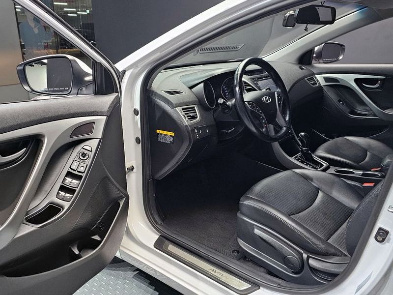 2015 Hyundai Avante 1.6 GDi Modern Standard photo 11