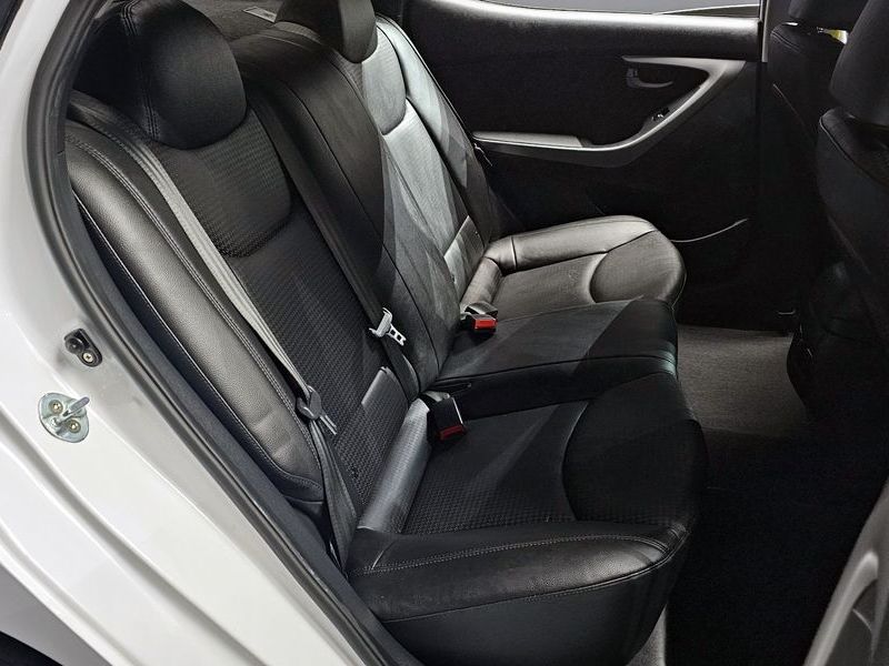 2015 Hyundai Avante 1.6 GDi Modern Standard photo 12