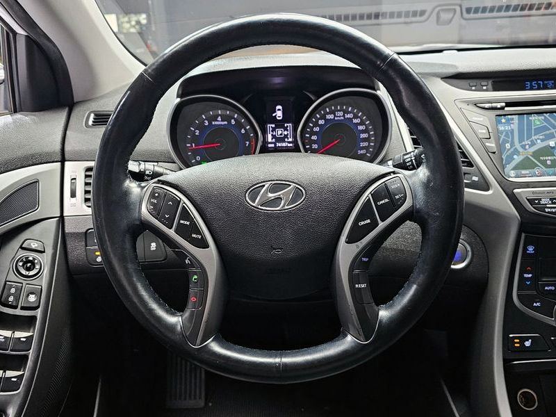 2015 Hyundai Avante 1.6 GDi Modern Standard photo 13