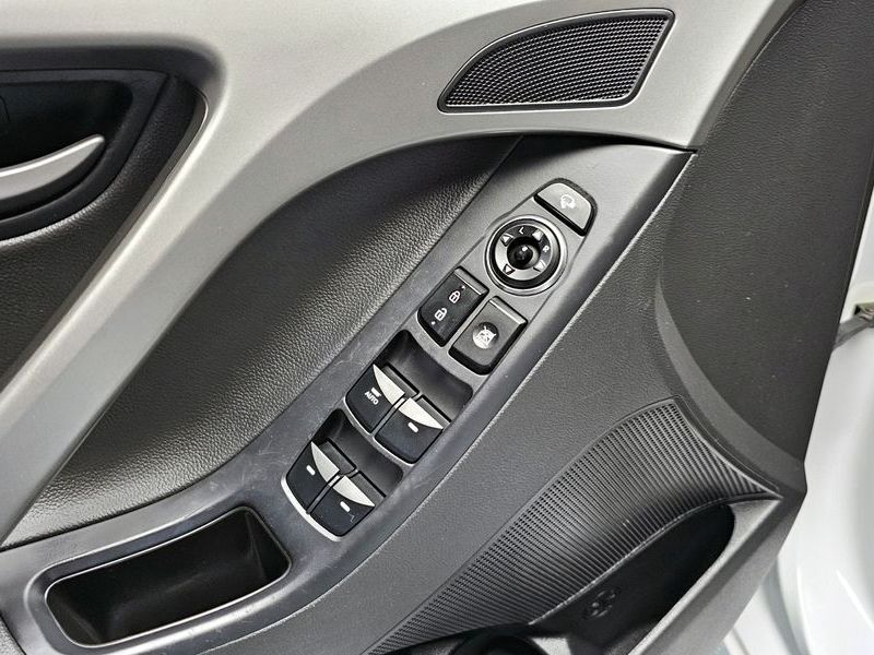 2015 Hyundai Avante 1.6 GDi Modern Standard photo 17