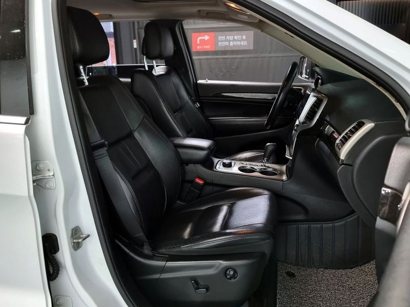 2013 Jeep Grand Cherokee 3.0 Diesel Laredo WK2 photo 10