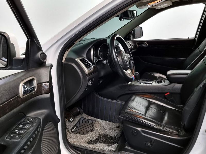 2013 Jeep Grand Cherokee 3.0 Diesel Laredo WK2 photo 11