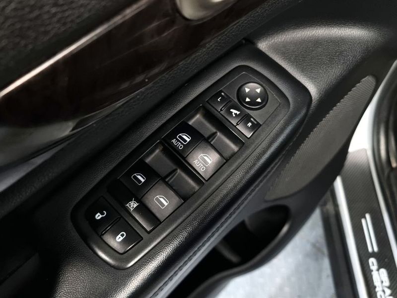 2013 Jeep Grand Cherokee 3.0 Diesel Laredo WK2 photo 16