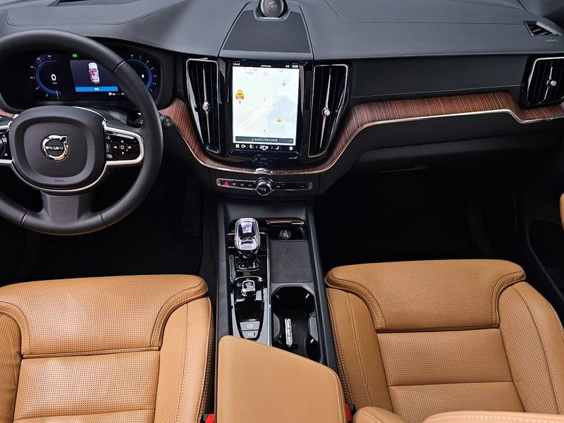 2024 Volvo XC60 B5 Ultimate Bright photo 7