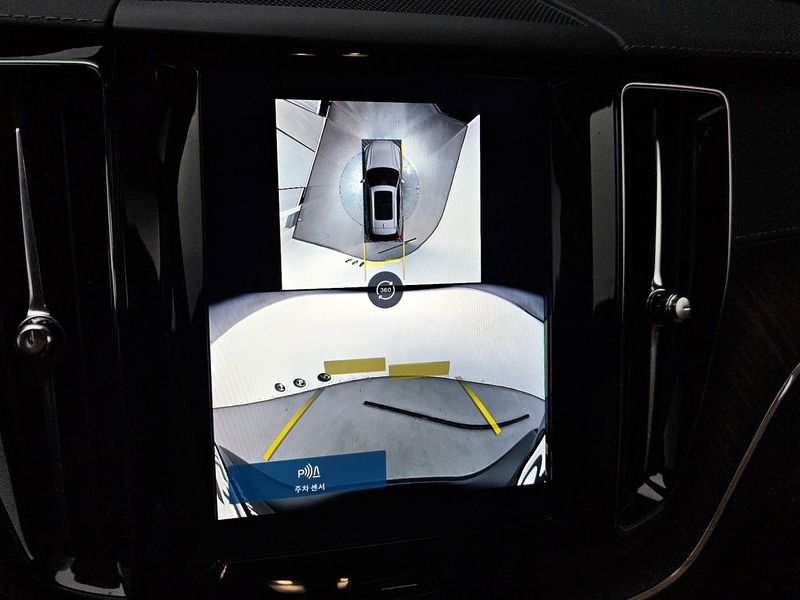 2024 Volvo XC60 B5 Ultimate Bright photo 14