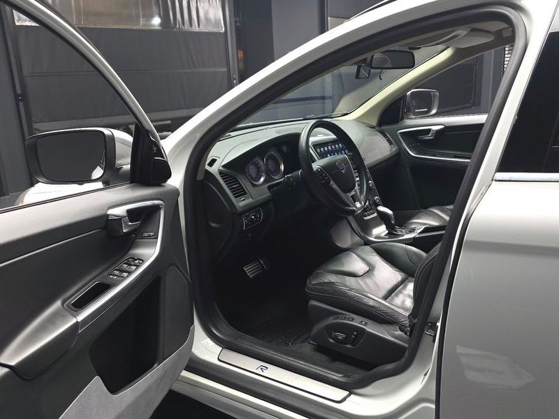 2013 Volvo XC60 T6 R-Design 1st photo 10