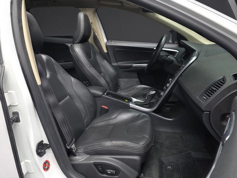 2013 Volvo XC60 T6 R-Design 1st photo 11