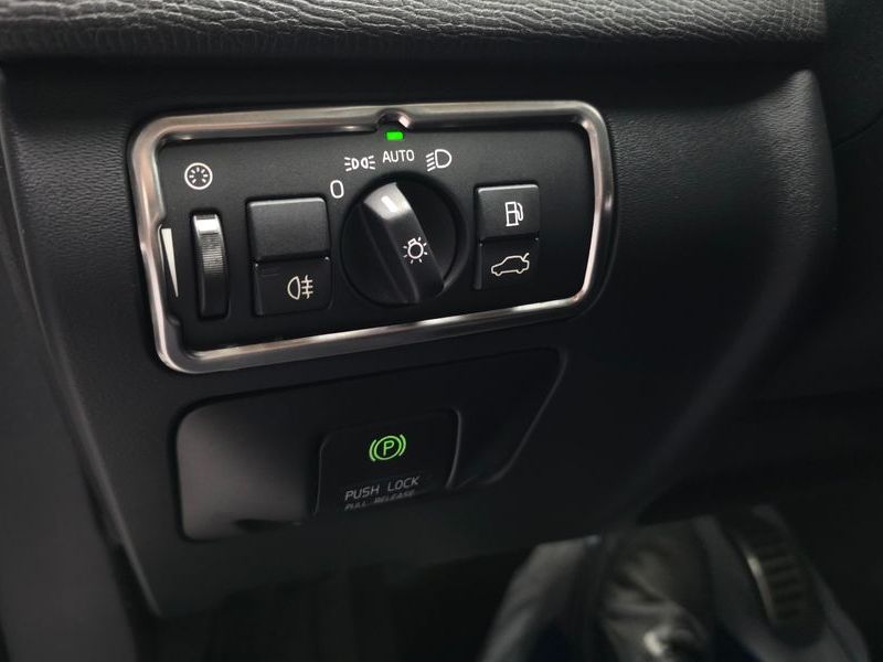 2013 Volvo XC60 T6 R-Design 1st photo 17