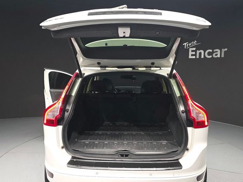 2013 Volvo XC60 T6 R-Design 1st photo 20