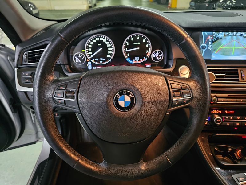 2012 BMW 5 Series 528i photo 7