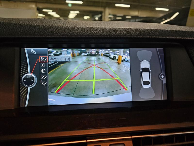 2012 BMW 5 Series 528i photo 9