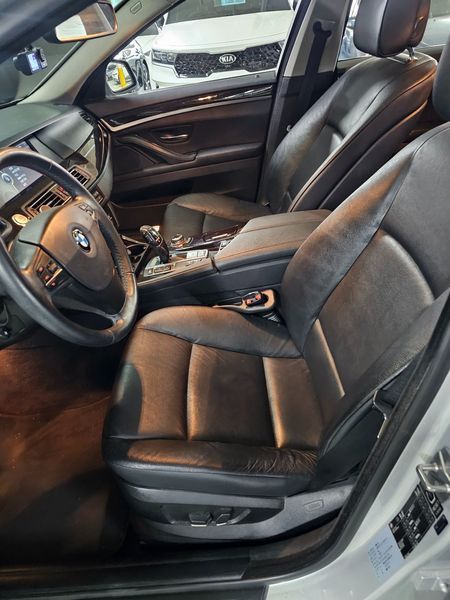 2012 BMW 5 Series 528i photo 11